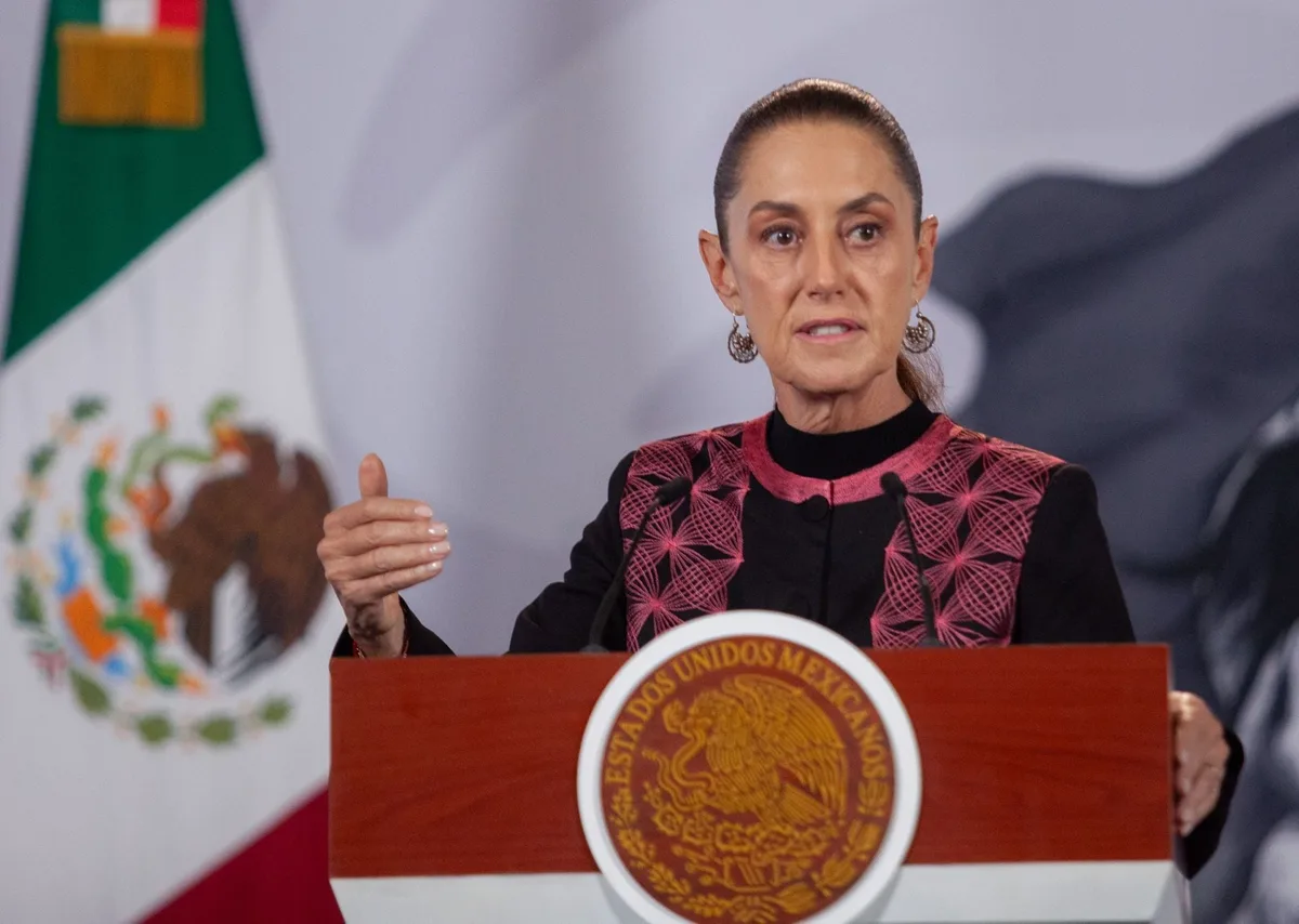La morenista fábula de la hormiga y las cigarras