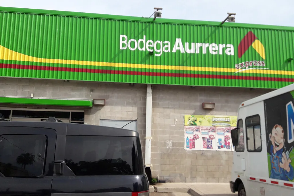 Walmart quiere recuperar a los clientes perdidos de Bodega Aurrera en México: su estrategia es vender menos productos y bajar precios