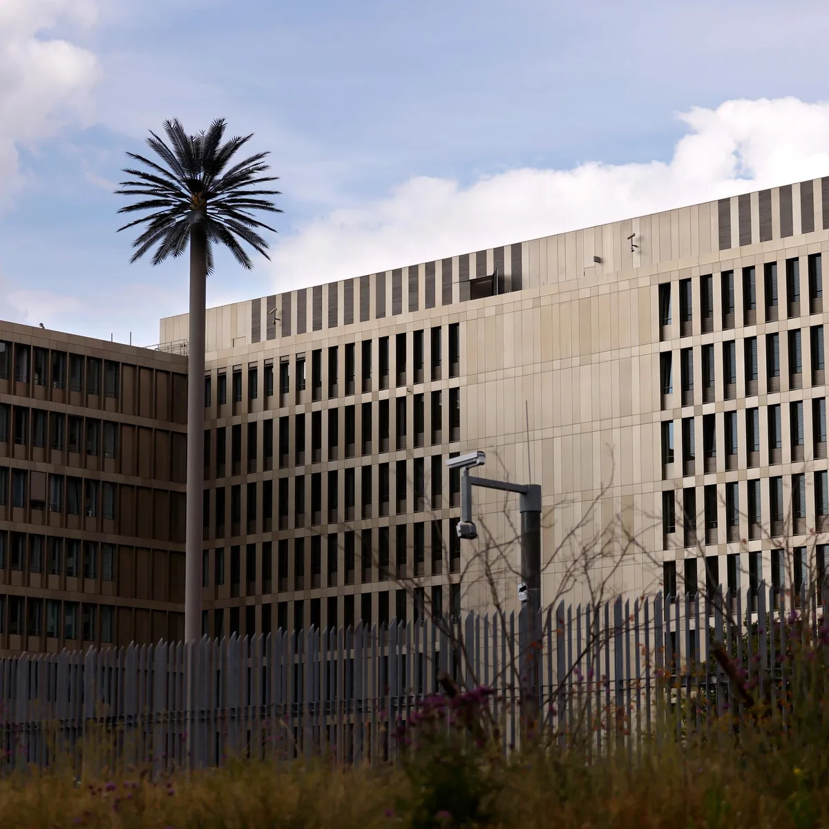 Berlin - Bundestag berät erstmals über umfassende Reform der Nachrichtendienste