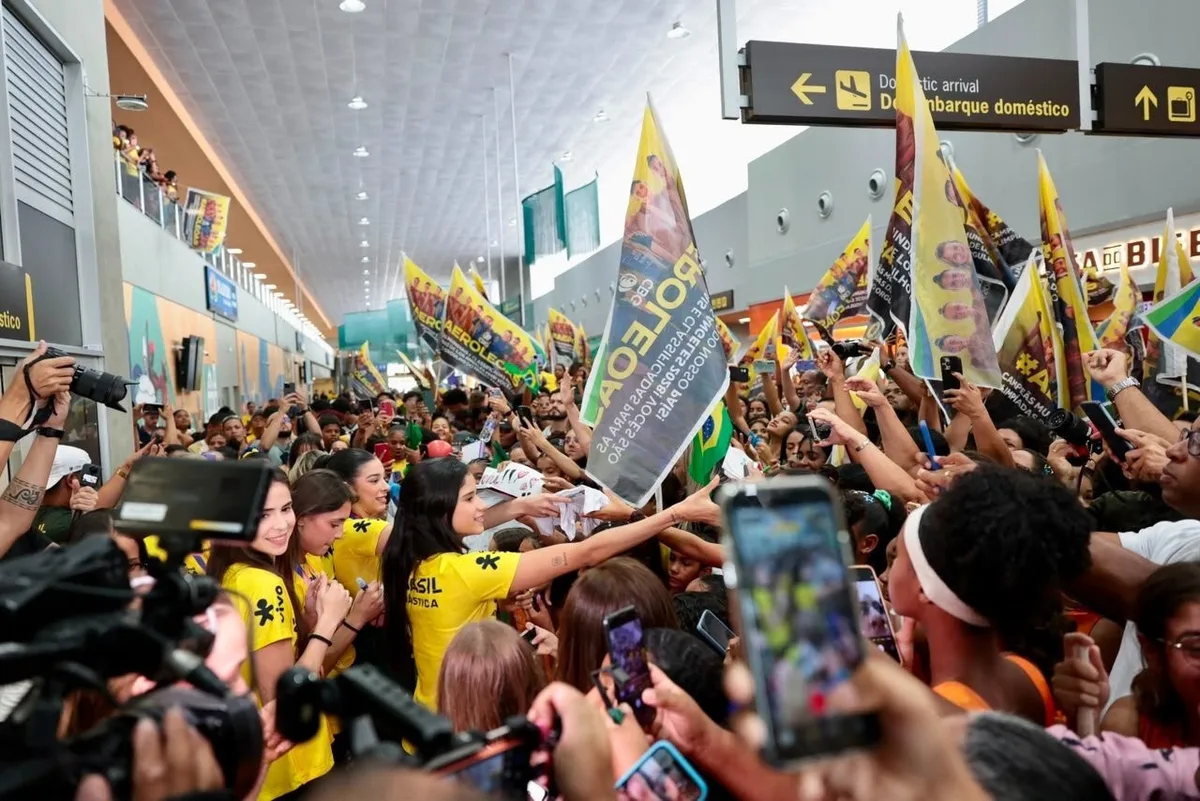 Aeroleoas: mais de duas mil pessoas recepcionam campeãs mundiais da ginástica rítmica em Aracaju