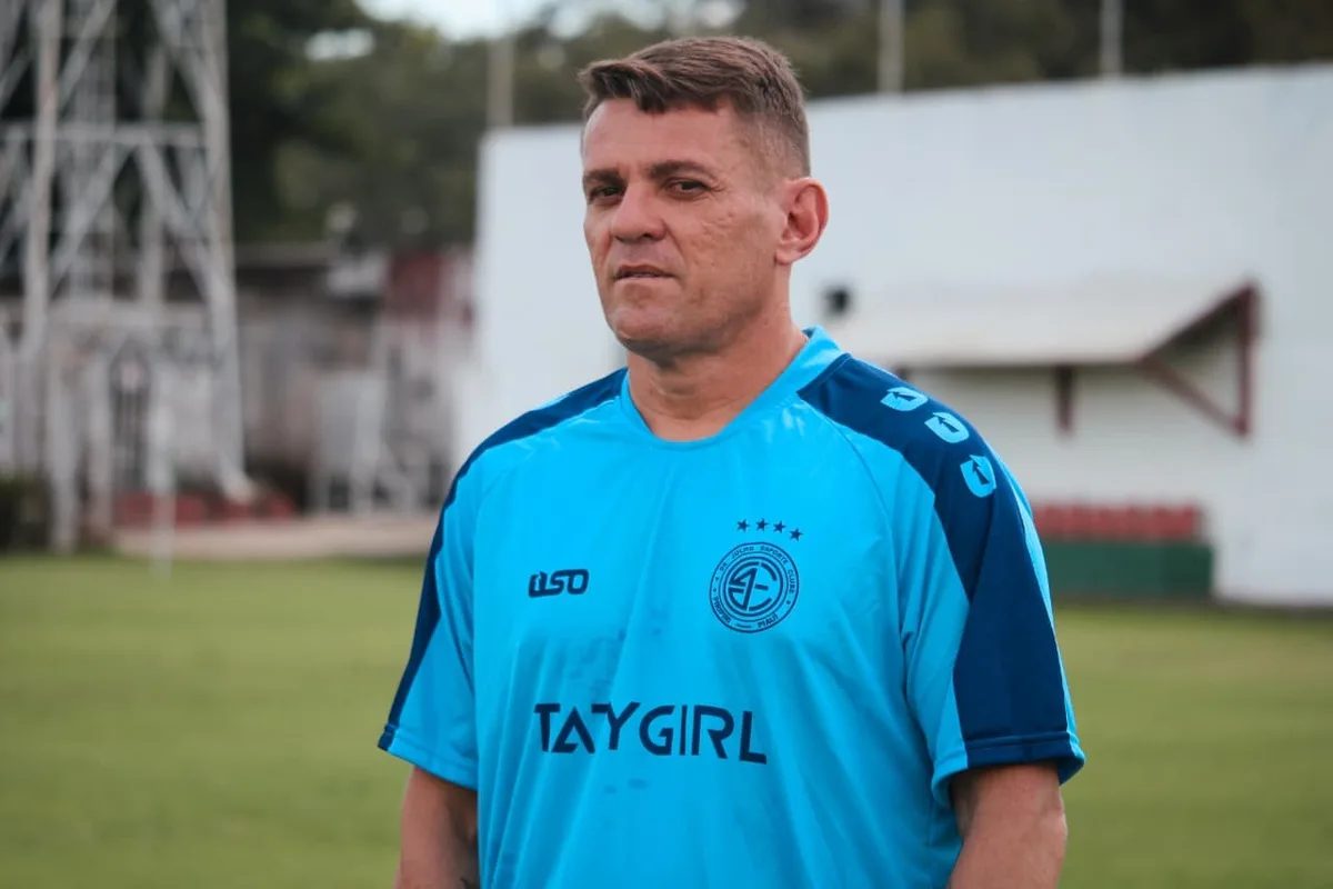 Jr. Cearense chega ao 4 de Julho, projeta pré-temporada e aponta necessidade: "Ainda falta um meia"