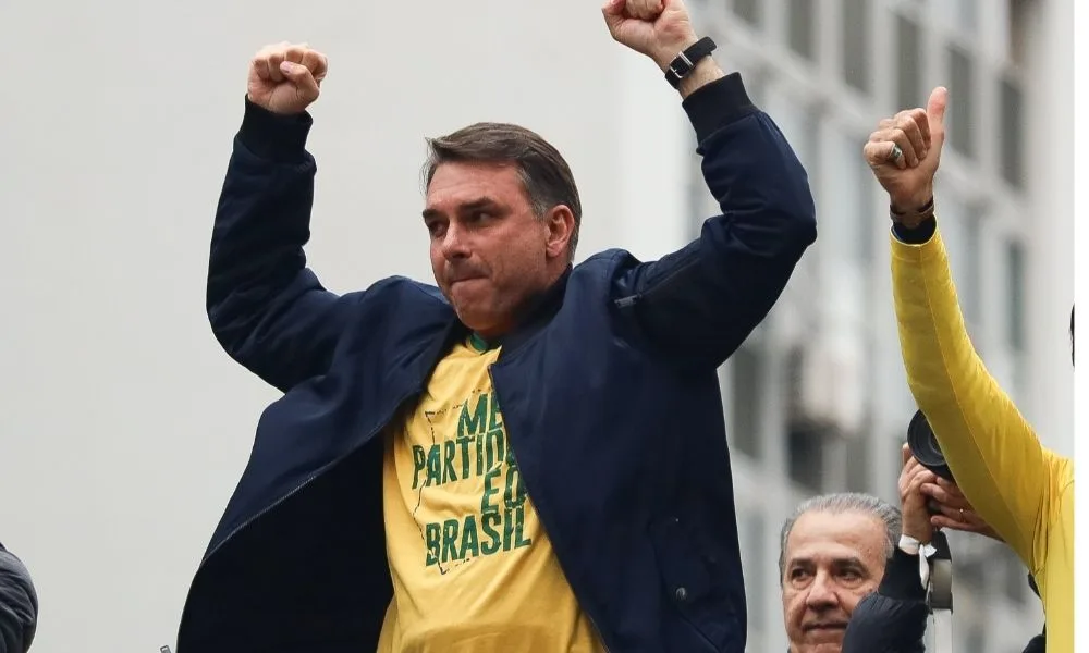 PF pede a Moraes decisão sobre armas de Bolsonaro fora de ordem de destruição