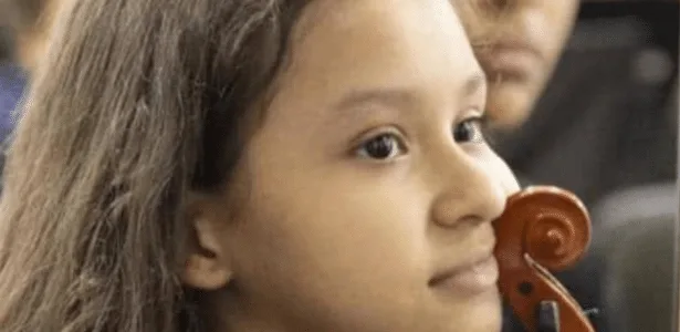 Violinista venezuelana que tocou para o papa Leão 14 morre aos nove anos