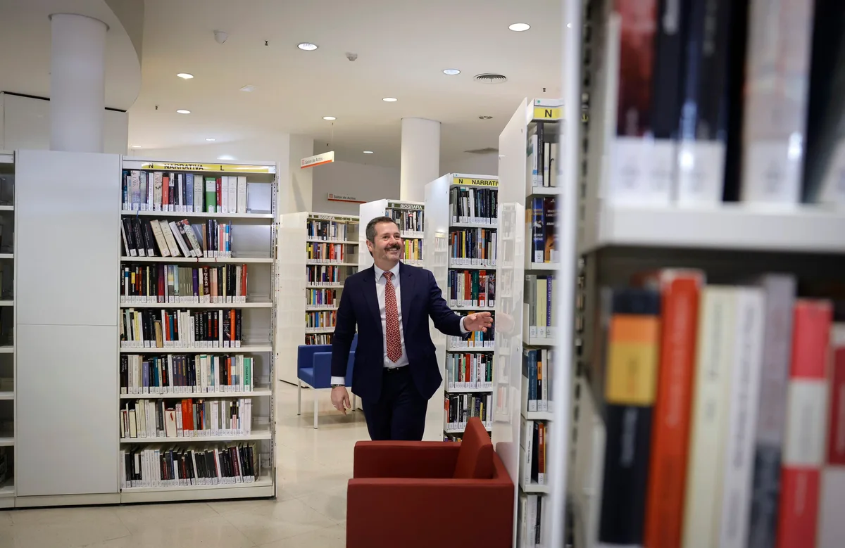 Madrid contrata a una empresa estatal para que mantenga las 13 bibliotecas publicas ante las quejas de los usuarios: 35 grados, 88 reclamaciones y 45 incidencias por calor