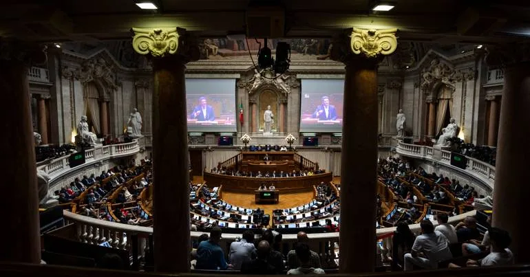 Ventura desafia PS. Carneiro evita alinhamento com Chega