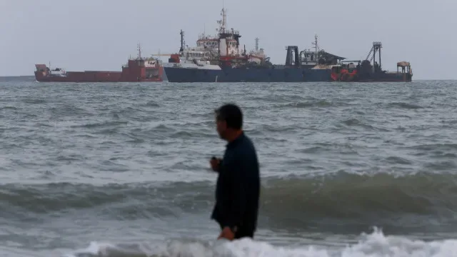 Superpetroleiro saudita intercetado em Ormuz após incidente com militares