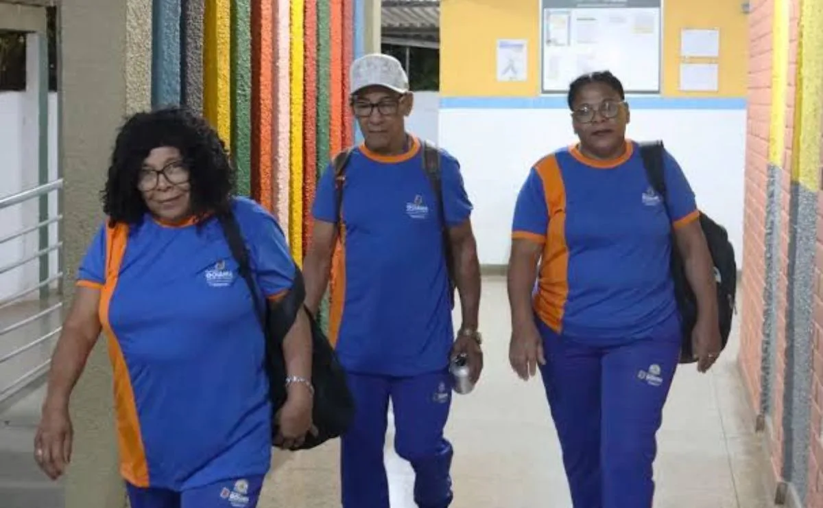 Casal de idosos e filha de 51 anos voltam a estudar e transformam oportunidade em recomeço na educação