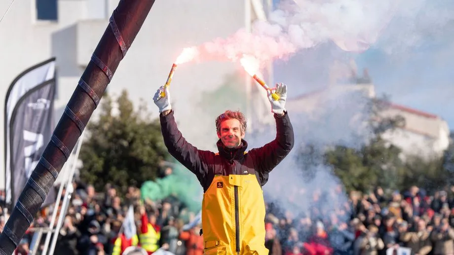 Plus de 40 bateaux de course, des avions, un feu d'artifice : le programme de l'hommage à Charlie Dalin à Concarneau