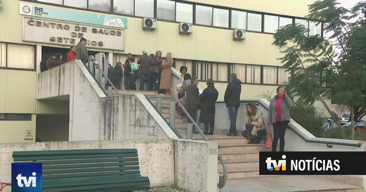 Há 160 mil inscritos nos centros de saúde que perderam direito a médico de família