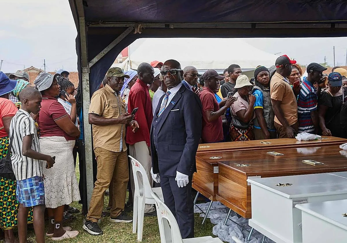 Casi 100 muertos tras el naufragio de un ferri en Zimbabue decretan el «estado de desastre» en el país