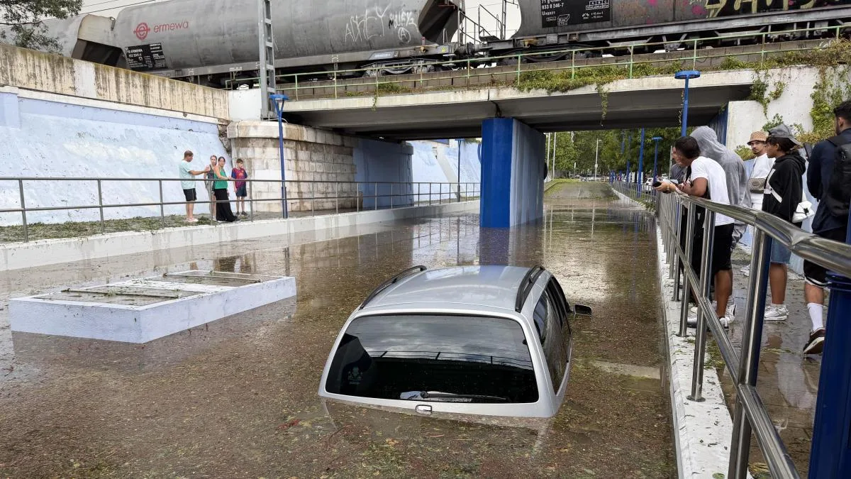 El episodio de granizada e inundaciones de ayer en Tarragona dejó al menos 30 personas atendidas por Emergencias
