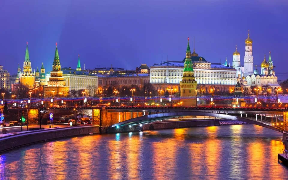 Moscovo sofre ataque de mais de 300 drones