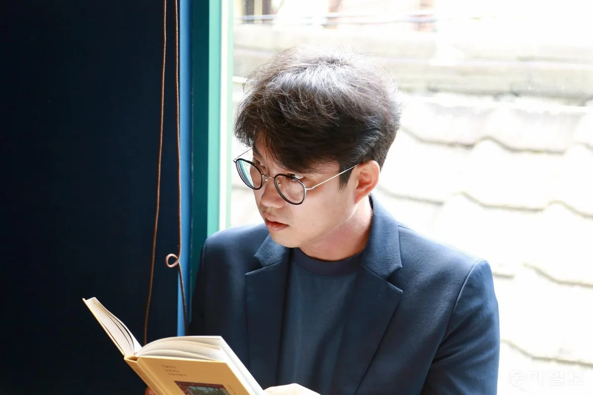 “누나가 몰래 뱉은 알사탕처럼”…박준이 다시 읽은 68편의 시