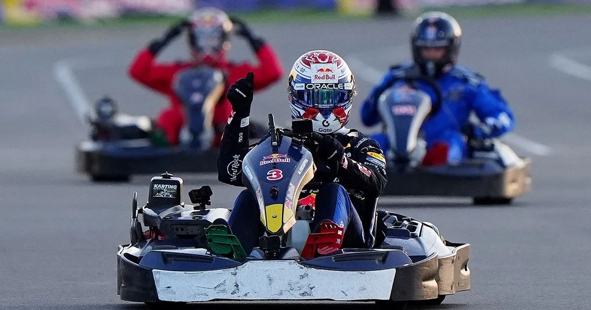 Verstappen largó último entre 101 karts y les ganó a todos en 13 vueltas en Silverstone