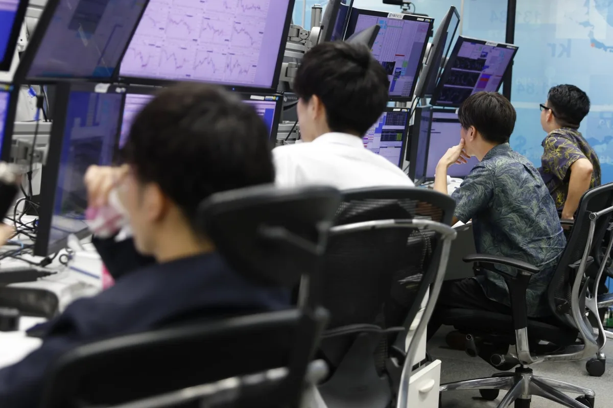 Carry traders exploit intervention to rebuild yen shorts