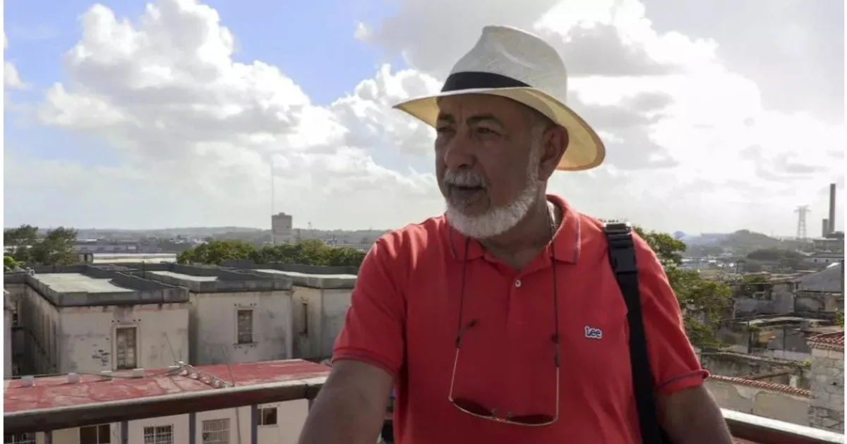 Leonardo Padura, escritor cubano, ganó el Premio Liber 2026: “Es doblemente satisfactorio”