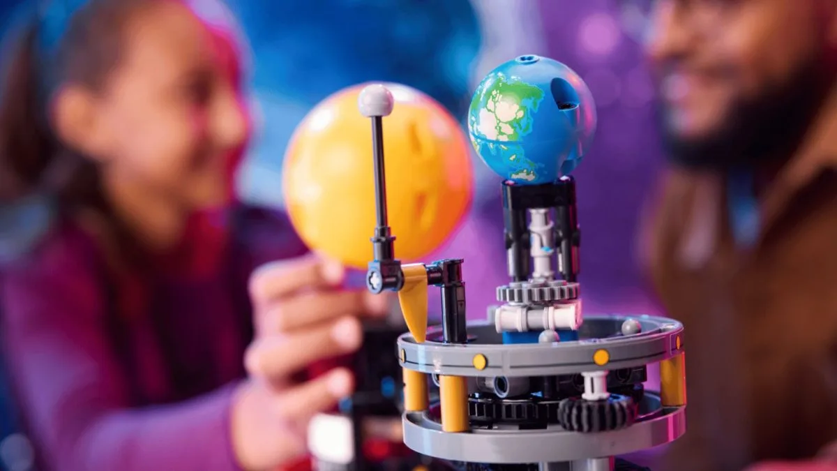 Après l’éclipse d’août 2026, le set Lego Terre et Lune en promo permet d’en expliquer le fonctionnement