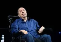 Não sabe de onde conhece Tim Curry? Relembre os papéis icônicos do ator