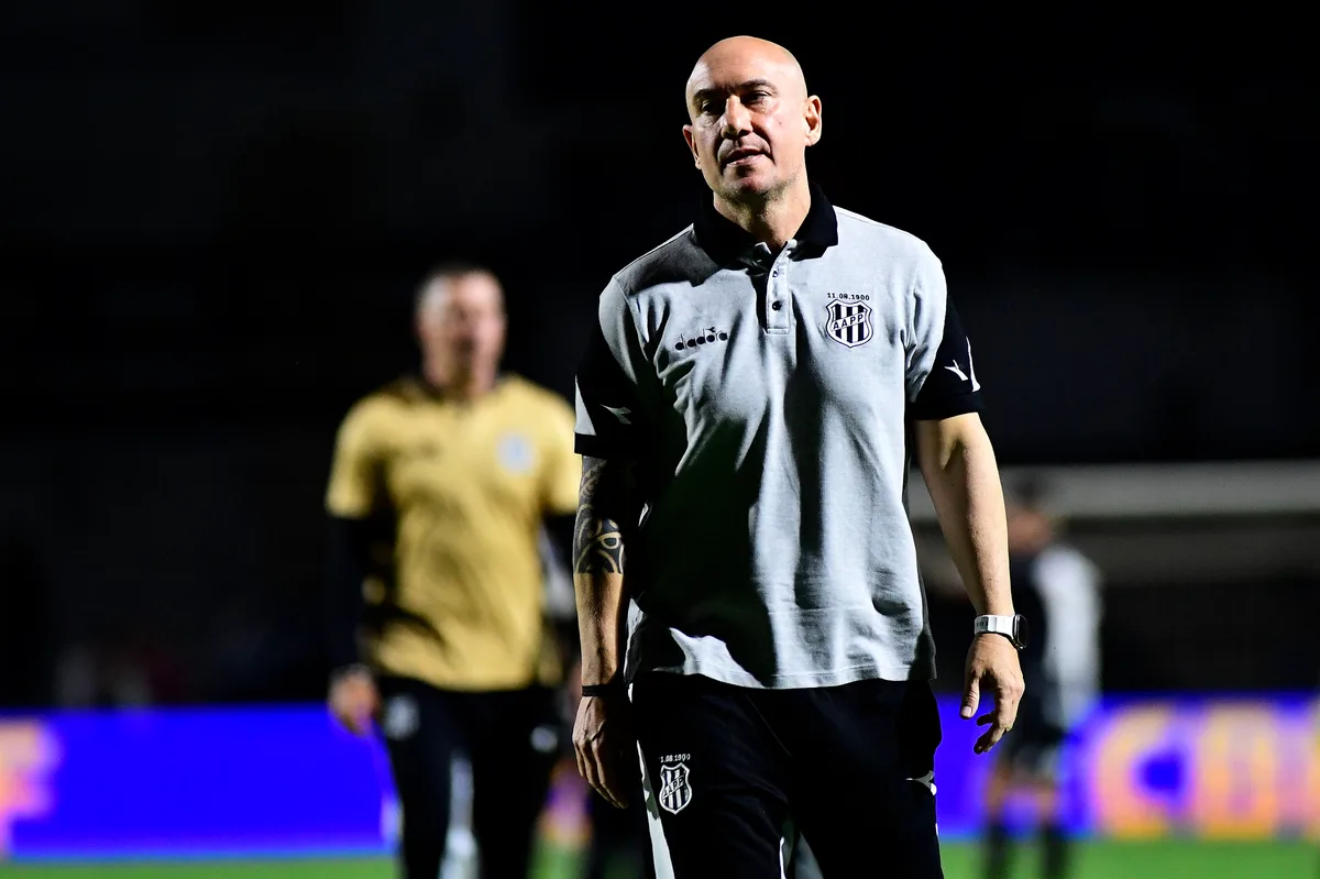 Em meio à greve de jogadores, Márcio Zanardi deixa o comando da Ponte Preta