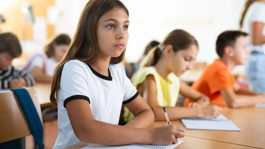 Studie zeigt: Sozialer Druck treibt Eltern in teure KI-Abos für Hausaufgaben
