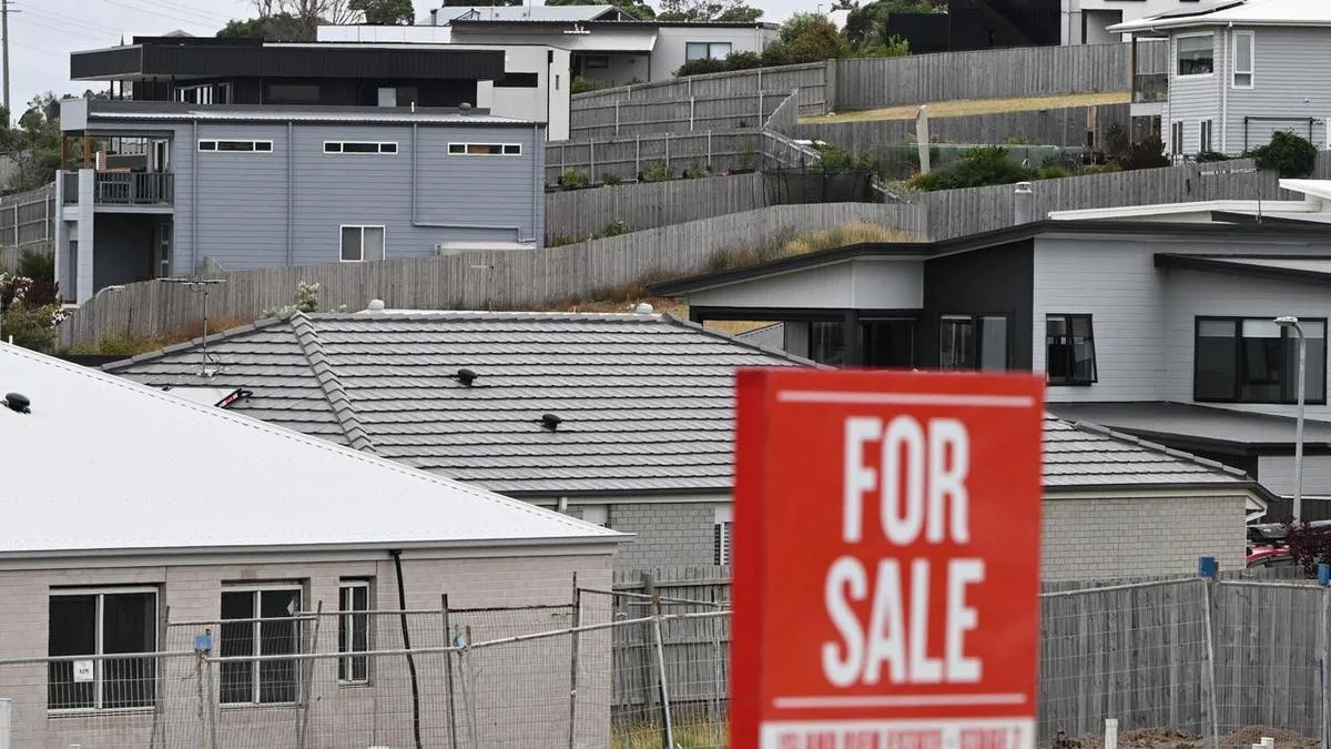 Home buyers in 'driver's seat' but owners holding fire