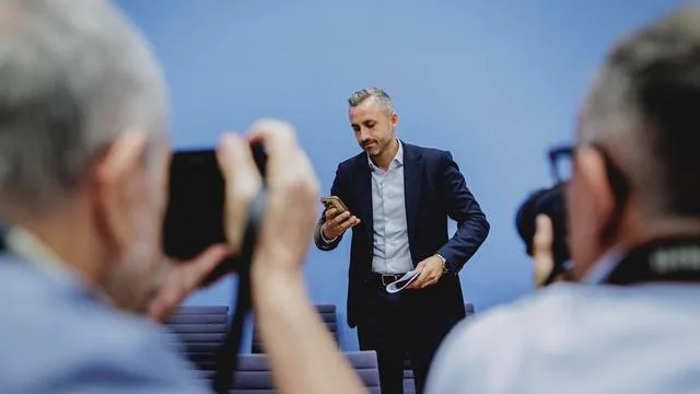 AfD in Sachsen-Anhalt: Journalistenverband wirft Siegmund Einschüchterung von Reporter vor