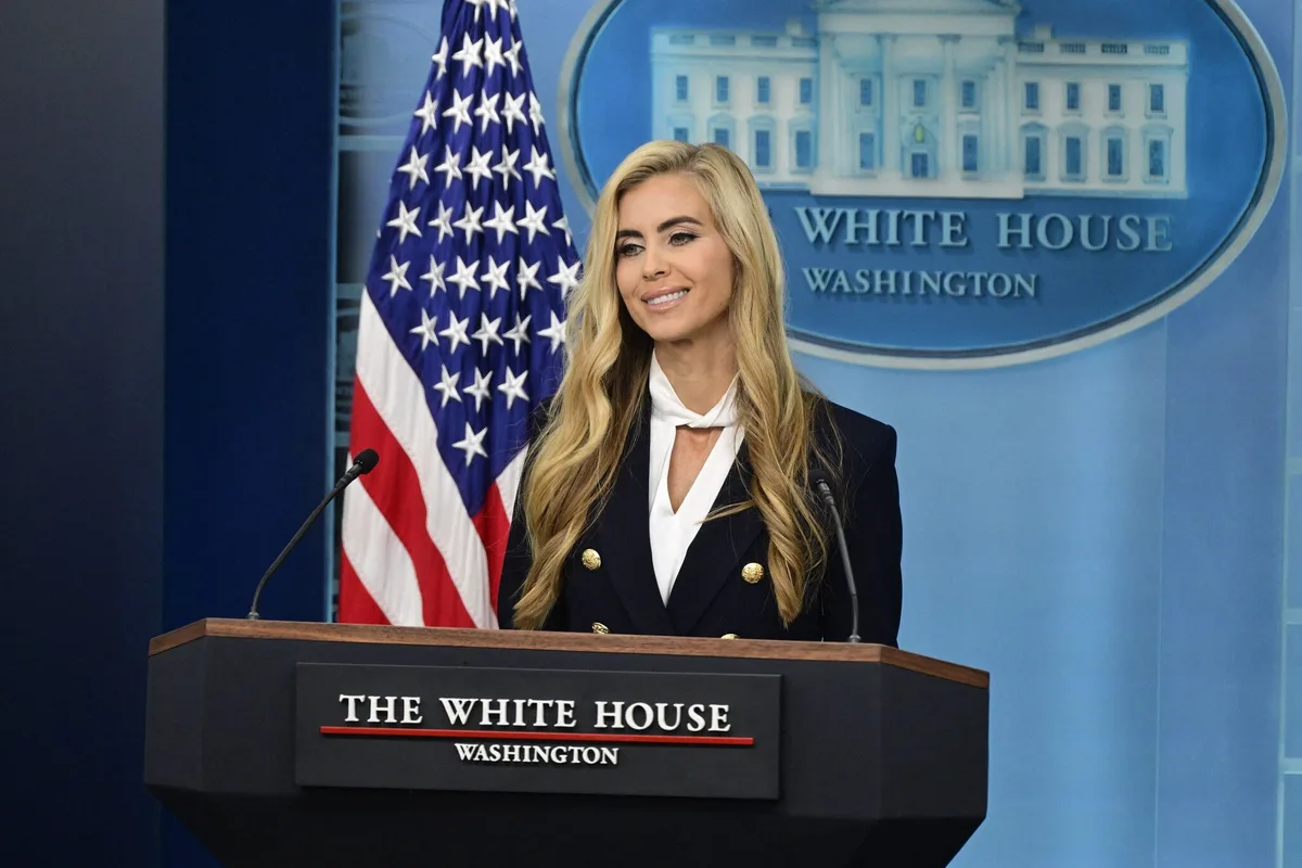 États-Unis : qui est Katie Zacharia, la très Maga nouvelle porte-parole de la Maison-Blanche