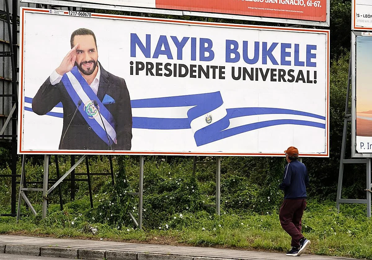 Faustino Vidal, el empresario asturiano fan de Bukele que ha empapelado Oviedo con el presidente salvadoreño