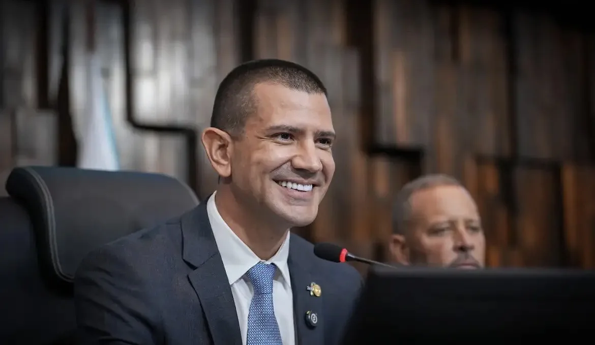 Vitória de Doulgas Ruas é confirmada pelo TRE após retotalização dos votos