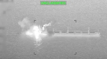 Estados Unidos atacam navio comercial no Golfo de Omã que partira de porto iraniano