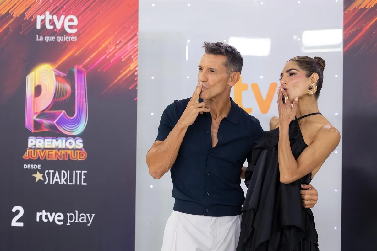 Carín León lidera con nueve nominaciones los Premios Juventud 2026, que celebran en España su primera edición en Europa