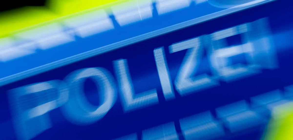 18-Jährige soll Rollstuhlfahrer mit Flüssigkeit übergossen und angezündet haben
