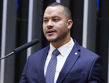Quem é Adail Filho, deputado alvo de operação da PF no Amazonas