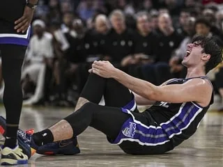 NBA. Des nouvelles rassurantes pour Maxime Raynaud, sorti du parquet en fauteuil roulant