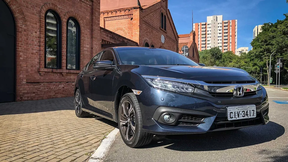 Honda Civic supera SUVs e lidera buscas por carros usados no Brasil