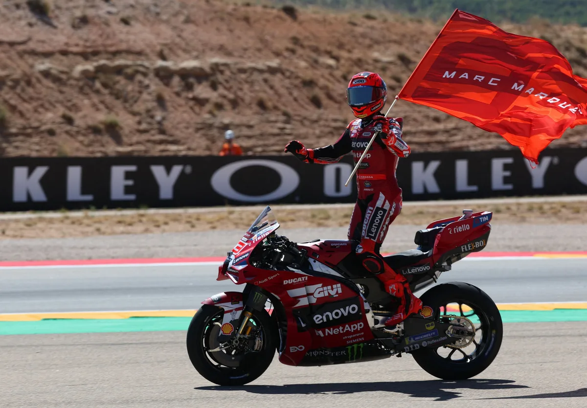 Márquez se resarce de la calificación y se lleva el sprint