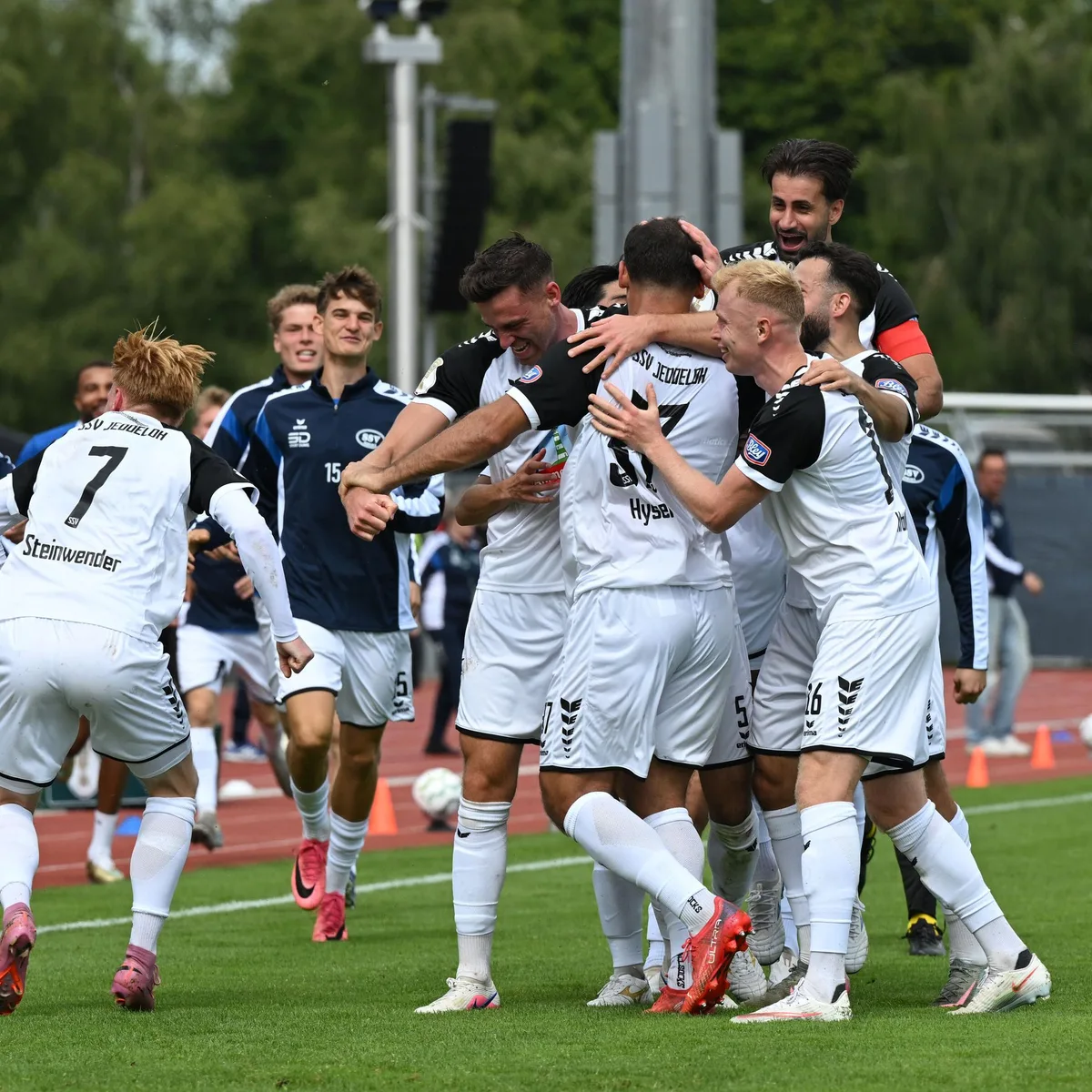 Fußball - DFB-Pokal: Heidenheim scheidet gegen Regionalligist Jeddeloh aus