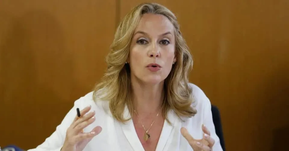 O alerta de Carol Proner para a nova tentativa de desestabilização contra o sistema eleitoral: “parece certo”