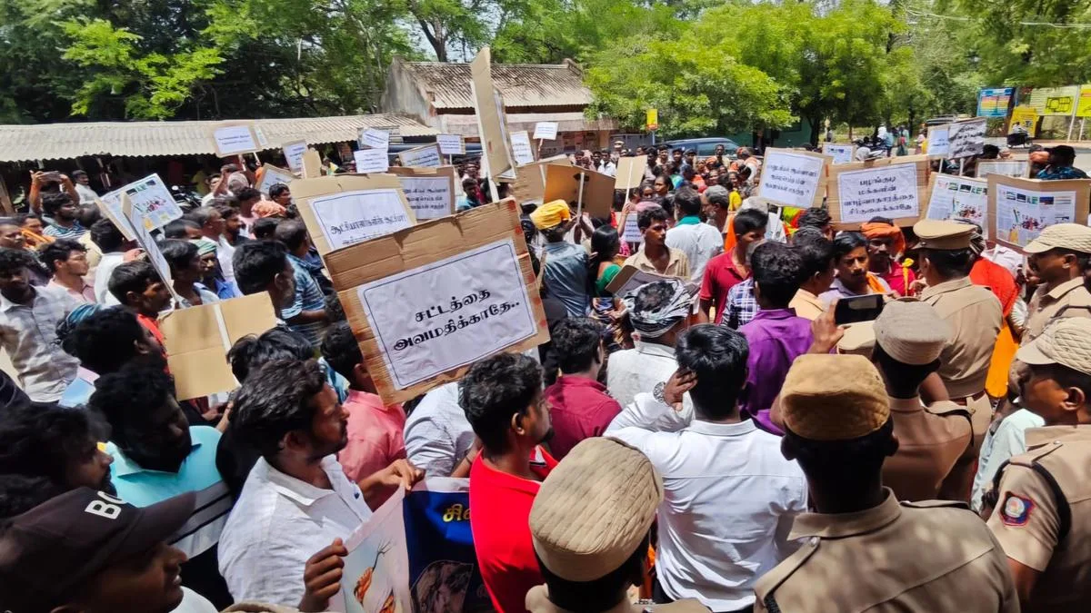 Kattunayakan community members demand community certificates