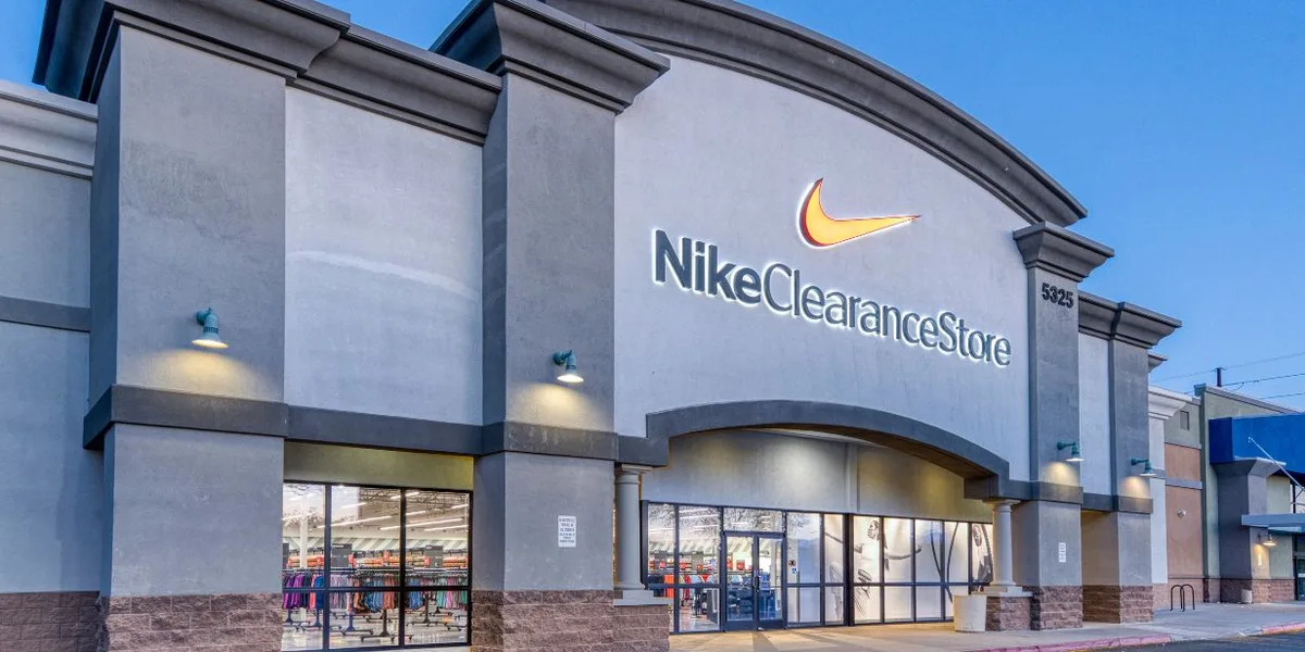 Nike fecha lojas físicas nos EUA em reestruturação para enfrentar crise no varejo