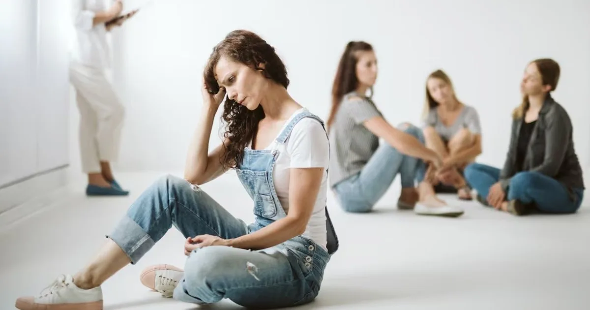 La psicología dice que la incomodidad de hacer algo difícil se mide en minutos y la incomodidad de evitarlo se mide en años; pero el cerebro sopesa el dolor por su proximidad, no por su magnitud, por lo que casi todo el mundo elige los años