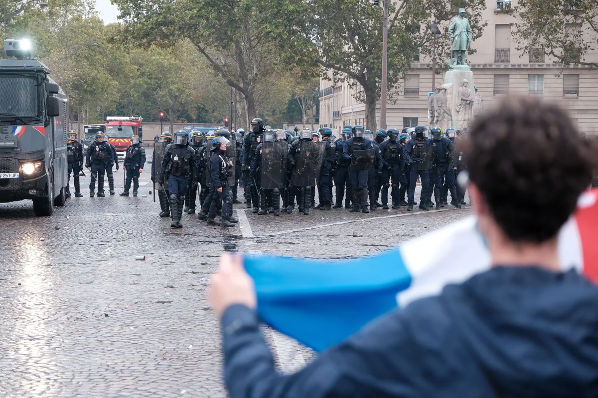 Manifestations lycéennes : la police surréagit-elle face aux jeunes ?