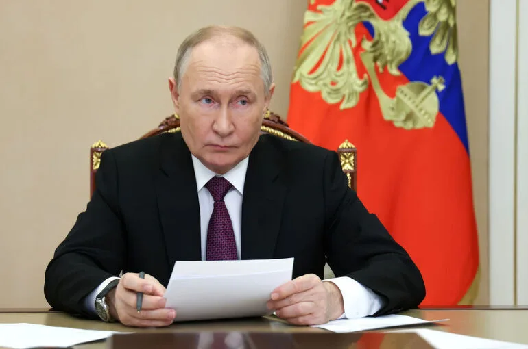 Путин поручил принять программу восстановления поврежденной инфраструктуры