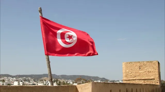 Tunísia procura 14 desaparecidos em naufrágio no Mediterrâneo
