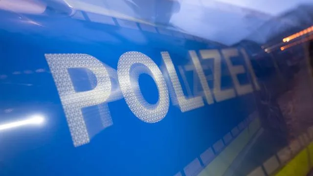 Auf Firmengelände: Fußgänger beim Rangieren erfasst und schwer verletzt