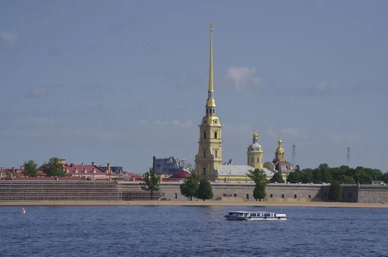 В Петербурге начали строительство рабочего моста через Неву для скоростной магистрали