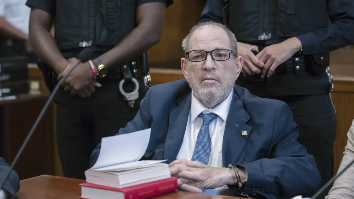 Harvey Weinstein es condenado a 15 años de prisión en Nueva York por agredir sexualmente a una exasistente de producción