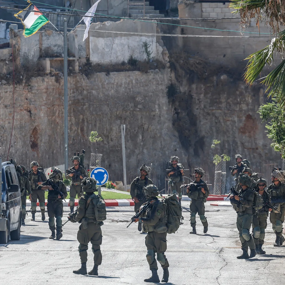 Israeli Settlers Resume West Bank Siege After Eviction