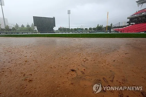 프로야구 LG-롯데 부산 경기 우천 취소…추후 재편성