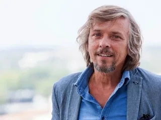 La justice classe sans suite l’enquête pour violences conjugales visant l’acteur français Pascal Demolon